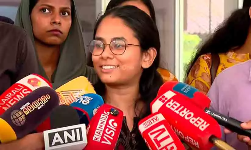 ഇത് നാഗ്പൂരോ ആർ.എസ്.എസ് ശാഖയോ അല്ല, കാമ്പസാണ്; കണ്ണൂർ സർവകലാശാലയിൽ ഷീ ഫെസ്റ്റിന് അനുമതി നിഷേധിച്ചതിൽ പ്രതികരണവുമായി ഐഷി ഘോഷ് ഇത് നാഗ്പൂരോ ആർ.എസ്.എസ് ശാഖയോ അല്ല, കാമ്പസാണ്; കണ്ണൂർ സർവകലാശാലയിൽ ഷീ ഫെസ്റ്റിന് അനുമതി നിഷേധിച്ചതിൽ പ്രതികരണവുമായി ഐഷി ഘോഷ്