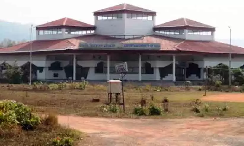 ഉദ്ഘാടന ദിവസം ഇറങ്ങിയത് ഒരേയൊരു വിമാനം മാത്രം; സംഗീത നിശകൾ വേദിയാകുന്ന ഇന്ത്യയിലെ ഏറ്റവും ചെറിയ വിമാനത്താവളം ഉദ്ഘാടന ദിവസം ഇറങ്ങിയത് ഒരേയൊരു വിമാനം മാത്രം; സംഗീത നിശകൾ വേദിയാകുന്ന ഇന്ത്യയിലെ ഏറ്റവും ചെറിയ വിമാനത്താവളം