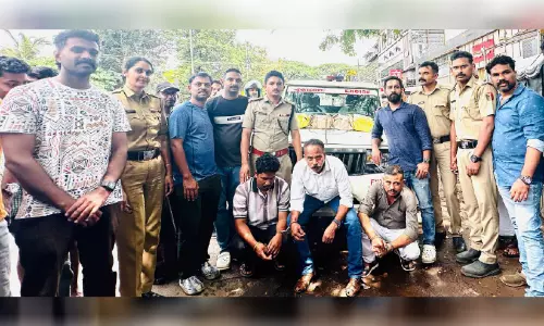 കരിപ്പൂരില്‍ 10 കിലോ കഞ്ചാവുമായി മൂന്നുപേര്‍ പിടിയില്‍