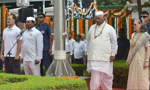 വന്ദേമാതര വിവാദം: നിയമോപദേശം തേടി ഡൽഹി പൊലീസ്; സുപ്രീം കോടതിയെ സമീപിക്കാനൊരുങ്ങി കോൺഗ്രസ്