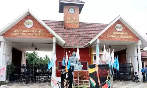 ശ്രീശങ്കരാചാര്യ സർവകലാശാല പി.ആർ.ഒയെ ഓഫീസിൽ അതിക്രമിച്ച് കയറി എസ്.എഫ്.ഐ വധഭീഷണി മുഴക്കിയതായി പരാതി ശ്രീശങ്കരാചാര്യ സർവകലാശാല പി.ആർ.ഒയെ ഓഫീസിൽ അതിക്രമിച്ച് കയറി എസ്.എഫ്.ഐ വധഭീഷണി മുഴക്കിയതായി പരാതി
