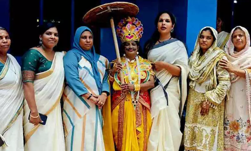 ദേ വനിത മാവേലി വന്നൂട്ടോ...! ദേ വനിത മാവേലി വന്നൂട്ടോ...!