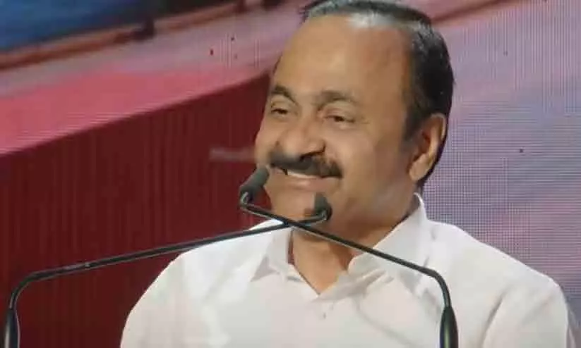 ‘ഇഡ്ഡലിയും സാമ്പാറും ഇലയടയും പഴംപൊരിയുമുണ്ട്’ -വിഴിഞ്ഞത്തുനിന്ന് ഇന്ന് കയറ്റുമതി ചെയ്യുന്ന സാധനങ്ങൾ പങ്കുവെച്ച് വി.ഡി. സതീശൻ ‘ഇഡ്ഡലിയും സാമ്പാറും ഇലയടയും പഴംപൊരിയുമുണ്ട്’ -വിഴിഞ്ഞത്തുനിന്ന് ഇന്ന് കയറ്റുമതി ചെയ്യുന്ന സാധനങ്ങൾ പങ്കുവെച്ച് വി.ഡി. സതീശൻ