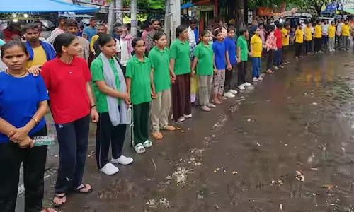 അടിസ്ഥാന സൗകര്യങ്ങളില്ല, അധ്യാപകരുടെ കുറവും; ലഖ്‌നൗവിൽ ജെൻ സി, ജെൻ ആൽഫ പ്രതിഷേധം