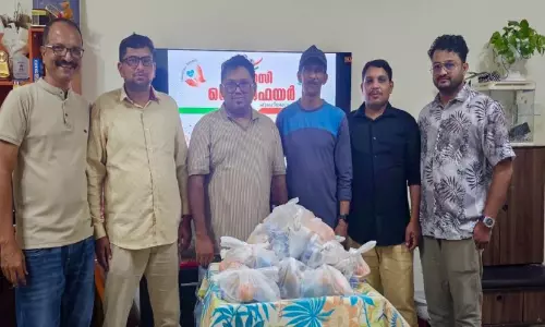 സ്വാതന്ത്ര്യദിനാഘോഷം വേറിട്ടതാക്കി പ്രവാസി വെൽഫെയർ; തൊഴിലാളികൾക്ക് പഴവർഗ്ഗങ്ങളും തണുത്ത പാനീയങ്ങളും വിതരണം ചെയ്തു സ്വാതന്ത്ര്യദിനാഘോഷം വേറിട്ടതാക്കി പ്രവാസി വെൽഫെയർ; തൊഴിലാളികൾക്ക് പഴവർഗ്ഗങ്ങളും തണുത്ത പാനീയങ്ങളും വിതരണം ചെയ്തു