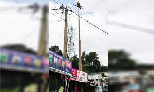 പ​ഴി​ചാ​രി അ​ധി​കൃ​ത​ർ; പ​ത്താം​മൈ​ലി​ൽ ഹൈ​മാ​സ്റ്റ് ലൈ​റ്റ് മി​ഴി​തു​റ​ന്നി​ല്ല