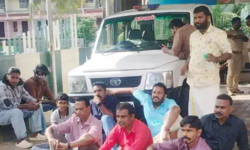 മലയാളി നഴ്സിങ് വിദ്യാര്‍ഥിനി കെട്ടിടത്തില്‍ നിന്ന് ചാടി മരിച്ച സംഭവം; പോസ്റ്റുമോര്‍ട്ടം നടപടിക്കിടെ സംഘര്‍ഷം
