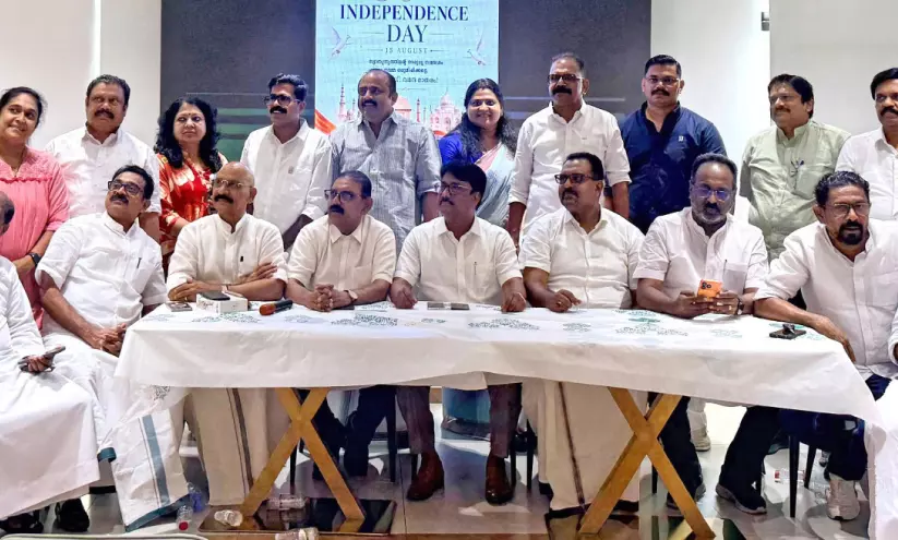 ഹൃദയാരോഗ്യ ബോധവത്കരണവും സി.പി.ആർ പരിശീലനവും സംഘടിപ്പിച്ചു ഹൃദയാരോഗ്യ ബോധവത്കരണവും സി.പി.ആർ പരിശീലനവും സംഘടിപ്പിച്ചു