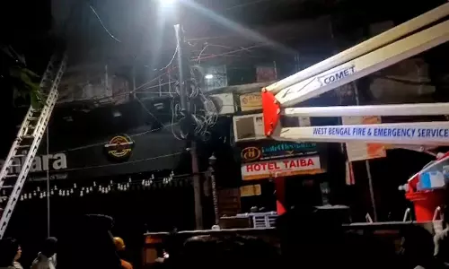 എ.സി പൊട്ടിത്തെറിച്ചു;  കൊൽക്കത്തയിൽ ഹോട്ടലിൽ വൻ തീപിടിത്തം, കുട്ടി ഉൾപ്പെടെ ഒമ്പത് ബംഗ്ലാദേശ് പൗരന്മാർക്ക് ദാരുണാന്ത്യം
