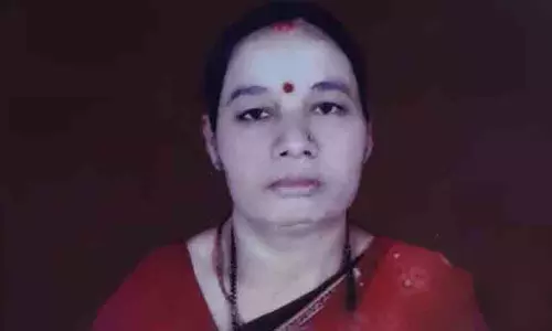 വീട്ടിലെ ടി.വി തകരാറായതിൽ മനംനൊന്ത വീട്ടമ്മ തീകൊളുത്തി ജീവനൊടുക്കി വീട്ടിലെ ടി.വി തകരാറായതിൽ മനംനൊന്ത വീട്ടമ്മ തീകൊളുത്തി ജീവനൊടുക്കി