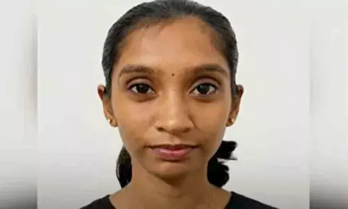 അഴിഞ്ഞുവീണ ഷൂ എടുക്കവേ ബസിനടിയിൽപ്പെട്ട് വിദ്യാർഥിനിക്ക് ദാരുണാന്ത്യം