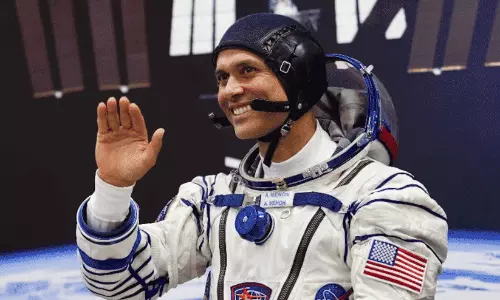 ആ​കാ​ശ​ത്ത് വീ​ണ്ടും ച​രി​ത്ര​മെ​ഴു​തി അ​നി​ൽ മേ​നോ​ൻ: ര​ണ്ടാം ബ​ഹി​രാ​കാ​ശ ന​ട​ത്ത​വും വി​ജ​യം