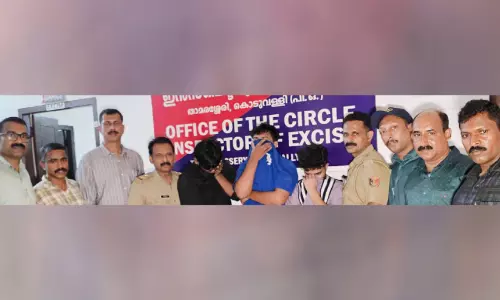 കൊടുവള്ളിയിൽ വൻ എം.ഡി.എം.എ വേട്ട; 22 ഗ്രാം മയക്കുമരുന്നും 4.12 ലക്ഷം രൂപയും കാറും പിടികൂടി കൊടുവള്ളിയിൽ വൻ എം.ഡി.എം.എ വേട്ട; 22 ഗ്രാം മയക്കുമരുന്നും 4.12 ലക്ഷം രൂപയും കാറും പിടികൂടി