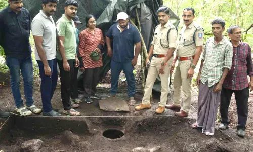 നിലമ്പൂരിൽ കണ്ടെത്തിയ നന്നങ്ങാടികൾക്ക് 2000 വർഷത്തെ പഴക്കം നിലമ്പൂരിൽ കണ്ടെത്തിയ നന്നങ്ങാടികൾക്ക് 2000 വർഷത്തെ പഴക്കം