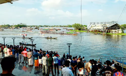 72 ജലവർഷം, ഓളപ്പോരിന് വീറും വാശിയും; കളംനിറഞ്ഞ് കന്നിയങ്കക്കാരും 72 ജലവർഷം, ഓളപ്പോരിന് വീറും വാശിയും; കളംനിറഞ്ഞ് കന്നിയങ്കക്കാരും