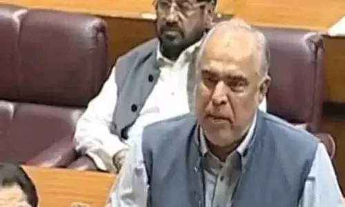 പാകിസ്താനോട് വിവേചനം, വിമാനം റദ്ദാക്കിയതിന് പിന്നാലെ ഇന്ത്യക്കാർക്കും അമേരിക്കന് പൗരന്മാർക്കും ഹോട്ടലിൽ താമസ സൗകര്യമൊരുക്കി; ആരോപണവുമായി പാകിസ്താന് നിയമസഭാഗം പാകിസ്താനോട് വിവേചനം, വിമാനം റദ്ദാക്കിയതിന് പിന്നാലെ ഇന്ത്യക്കാർക്കും അമേരിക്കന് പൗരന്മാർക്കും ഹോട്ടലിൽ താമസ സൗകര്യമൊരുക്കി; ആരോപണവുമായി പാകിസ്താന് നിയമസഭാഗം