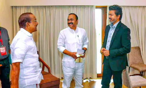 മുല്ലപ്പെരിയാർ: മുഴുവൻ വെള്ളവും എടുത്തോളൂ, പുതിയ ഡാം വേണമെന്ന് വി.ഡി. സതീശൻ; നിരസിച്ച് വിജയ്