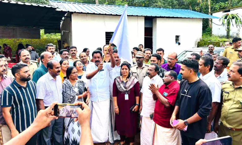 കാട്ടുമൃഗങ്ങളെ വനത്തിലേക്ക് തുരത്താൻ ശ്രമം കാട്ടുമൃഗങ്ങളെ വനത്തിലേക്ക് തുരത്താൻ ശ്രമം