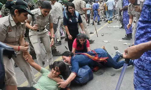 ‘പാറ്റ’കൾക്കെതിരായ പൊലീസ് അതിക്രമം; അഞ്ചംഗ സമിതിയെ പ്രഖ്യാപിച്ച് സുപ്രീംകോടതി