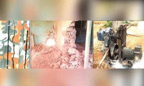 വെ​ടി​വെ​പ്പ് മേ​ഖ​ല​യി​ലെ നാ​ല് ഹെ​ക്ട​ർ വ​നത്തിന് തീ​യി​ട്ടു; ആന്റി പോച്ചിങ് സെന്ററുകർ തകർത്തു