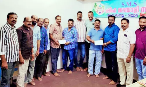 ഷി​ഫ മ​ല​യാ​ളി സ​മാ​ജം പെ​ൻ​ഷ​ൻ സ​ഹാ​യം വി​ത​ര​ണം ചെ​യ്തു