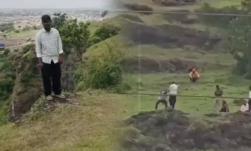 ആത്മഹത്യാഭീഷണി മുഴക്കി മകൻ, രക്ഷിക്കാൻ ശ്രമിക്കുന്നതിനിടെ അച്ഛനൊപ്പം കൊക്കയിൽ വീണു, പിന്നാലെ അമ്മയും എടുത്തുചാടി; രാജസ്ഥാനിൽ മൂന്ന് പേർക്ക് ദാരുണാന്ത്യം ആത്മഹത്യാഭീഷണി മുഴക്കി മകൻ, രക്ഷിക്കാൻ ശ്രമിക്കുന്നതിനിടെ അച്ഛനൊപ്പം കൊക്കയിൽ വീണു, പിന്നാലെ അമ്മയും എടുത്തുചാടി; രാജസ്ഥാനിൽ മൂന്ന് പേർക്ക് ദാരുണാന്ത്യം