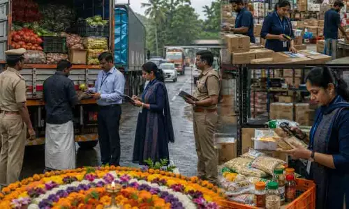 ഭക്ഷ്യസുരക്ഷ ഉറപ്പാക്കാൻ ഓണക്കാലത്ത് അതിർത്തികളിൽ 24 മണിക്കൂർ പരിശോധന; ഓൺലൈൻ ഗോഡൗണുകളിലും പരിശോധന ഭക്ഷ്യസുരക്ഷ ഉറപ്പാക്കാൻ ഓണക്കാലത്ത് അതിർത്തികളിൽ 24 മണിക്കൂർ പരിശോധന; ഓൺലൈൻ ഗോഡൗണുകളിലും പരിശോധന