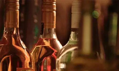 ഗുജറാത്ത് വിഷമദ്യ ദുരന്തം; 8 മരണം, 10 പേരുടെ നില ഗുരുതരം ഗുജറാത്ത് വിഷമദ്യ ദുരന്തം; 8 മരണം, 10 പേരുടെ നില ഗുരുതരം