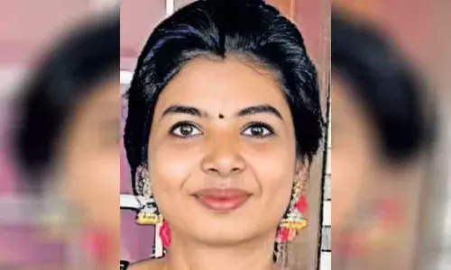 വിവാഹത്തിൽ നിന്ന് പിന്മാറി; അരൂരിൽ യുവതി ജീവനൊടുക്കിയ സംഭവത്തിൽ പ്രതിശ്രുത വരനും കുടുംബത്തിനുമെതിരെ കേസ് വിവാഹത്തിൽ നിന്ന് പിന്മാറി; അരൂരിൽ യുവതി ജീവനൊടുക്കിയ സംഭവത്തിൽ പ്രതിശ്രുത വരനും കുടുംബത്തിനുമെതിരെ കേസ്