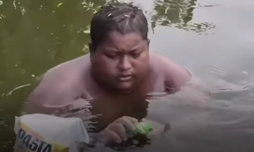 വെള്ളത്തിൽ നിന്ന് കരകയറിയാൽ ശരീരം ചുട്ടുപൊള്ളും; എന്താണ് ഇഖ്ബാലിനെ ബാധിച്ച അപൂർവ രോഗം? വെള്ളത്തിൽ നിന്ന് കരകയറിയാൽ ശരീരം ചുട്ടുപൊള്ളും; എന്താണ് ഇഖ്ബാലിനെ ബാധിച്ച അപൂർവ രോഗം?