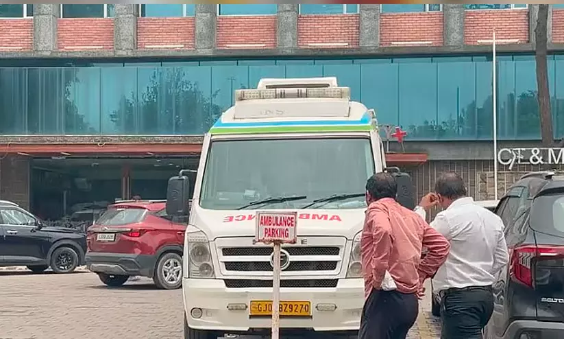ഗുജറാത്ത് വ്യാജമദ്യ ദുരന്തം: മരണം ഒമ്പതായി ഗുജറാത്ത് വ്യാജമദ്യ ദുരന്തം: മരണം ഒമ്പതായി