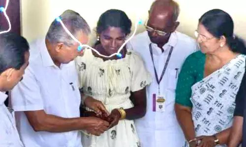 ദേവപ്രിയക്ക് സ്നേഹസമ്മാനമായി സ്നേഹവീട്; താക്കോൽ പ്രതിപക്ഷ നേതാവ് കൈമാറി