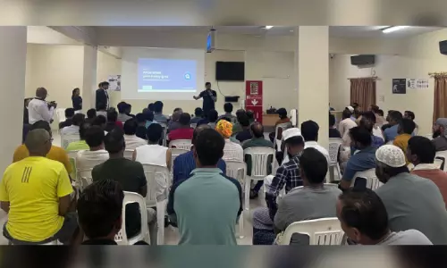 തൊഴിലാളികൾക്കായി സാമ്പത്തിക ബോധവത്കരണ ക്ലാസ് തൊഴിലാളികൾക്കായി സാമ്പത്തിക ബോധവത്കരണ ക്ലാസ്