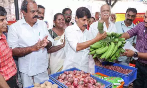 ഓണസമൃദ്ധിയുമായി കൃഷിവകുപ്പ്; 2,000 കർഷക ചന്തകൾക്ക് തുടക്കം