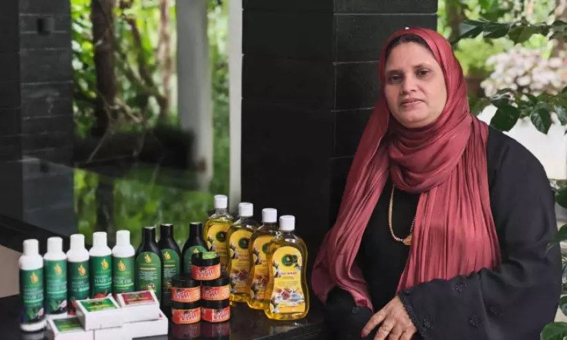വീട്ടിലുണ്ടാക്കിയ ‘മാജിക് കൂട്ടുകൾ’ ഹിറ്റ്! ഷാജിതയുടെ ‘നാച്ചുറൽ ഉൽപന്നങ്ങൾ’ ശ്രദ്ധേയമാകുന്നു വീട്ടിലുണ്ടാക്കിയ ‘മാജിക് കൂട്ടുകൾ’ ഹിറ്റ്! ഷാജിതയുടെ ‘നാച്ചുറൽ ഉൽപന്നങ്ങൾ’ ശ്രദ്ധേയമാകുന്നു