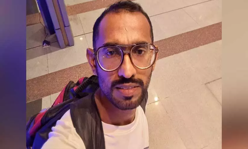 സൂർ ഖൽഹാത്തിൽ വാഹനാപകടം; കണ്ണൂർ സ്വദേശിയായ യുവാവ് മരിച്ചു സൂർ ഖൽഹാത്തിൽ വാഹനാപകടം; കണ്ണൂർ സ്വദേശിയായ യുവാവ് മരിച്ചു