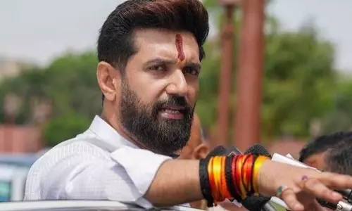 സംവരണം ആരുടെയും ദാനമല്ല: ജന്തർമന്തറിലെ സംവരണ വിരുദ്ധ പ്രതിഷേധങ്ങൾക്കെതിരെ ചിരാഗ് പാസ്വാൻ സംവരണം ആരുടെയും ദാനമല്ല: ജന്തർമന്തറിലെ സംവരണ വിരുദ്ധ പ്രതിഷേധങ്ങൾക്കെതിരെ ചിരാഗ് പാസ്വാൻ