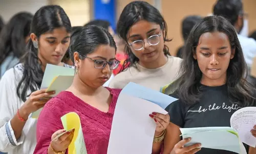 എൻഡോസ്കോപിക് ക്യാമറ ഉപയോഗിച്ച് ചോദ്യങ്ങൾ ചോർത്തി, 11,000 രൂപക്ക് വിറ്റു; ഛത്തീസ്ഗഢിൽ പ്രൊഫസറും അഞ്ച് വിദ്യാർഥികളും അറസ്റ്റിൽ