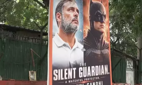രാഹുൽ ഗാന്ധി ‘റിയൽ ലൈഫ് ബാറ്റ്മാൻ’; കോൺഗ്രസ് ആസ്ഥാനത്തിന് പുറത്ത് പോസ്റ്ററുകൾ രാഹുൽ ഗാന്ധി ‘റിയൽ ലൈഫ് ബാറ്റ്മാൻ’; കോൺഗ്രസ് ആസ്ഥാനത്തിന് പുറത്ത് പോസ്റ്ററുകൾ