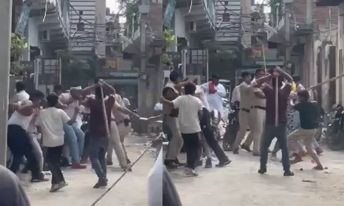 ബൈക്ക് കസ്റ്റഡിയിലെടുത്തതിന് പ്രതികാരം; പൊലീസിന് നേരെ മുളകുപൊടി എറിഞ്ഞു, സംഘം ചേർന്ന് ആക്രമണം