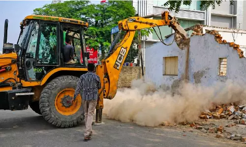 സ്കൂളുകൾ തകർത്ത് രാഷ്ട്രനിർമാണം സാധ്യമോ?