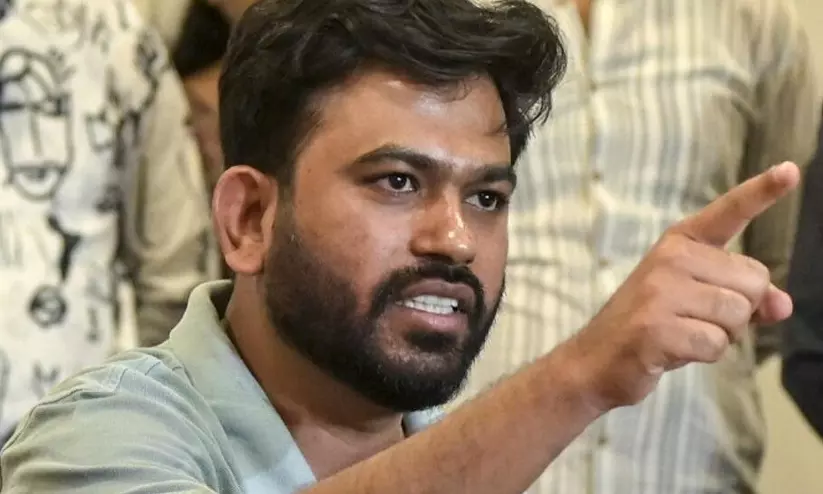 ആഡംബര വസതികൾ മോടിപിടിപ്പിക്കുന്നത് നിർത്തൂ, സ്കൂളുകൾ നന്നാക്കൂ; കേന്ദ്ര മന്ത്രിമാർക്കെതിരെ കടുത്ത വിമർശനവുമായി സി.ജെ.പി ആഡംബര വസതികൾ മോടിപിടിപ്പിക്കുന്നത് നിർത്തൂ, സ്കൂളുകൾ നന്നാക്കൂ; കേന്ദ്ര മന്ത്രിമാർക്കെതിരെ കടുത്ത വിമർശനവുമായി സി.ജെ.പി