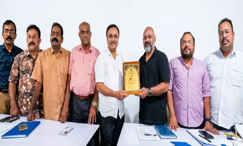 ജോർജ് വർഗീസിന് പത്തനംതിട്ട ജില്ല സംഗമം യാത്രയയപ്പ് നൽകി ജോർജ് വർഗീസിന് പത്തനംതിട്ട ജില്ല സംഗമം യാത്രയയപ്പ് നൽകി