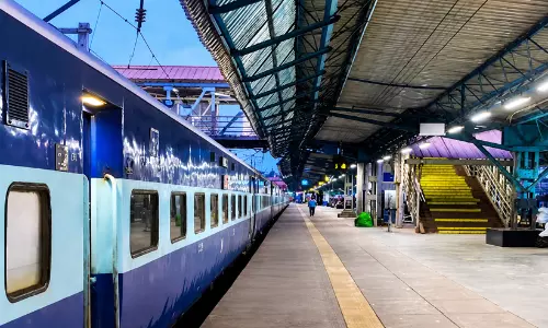 നിയമലംഘനങ്ങൾക്ക് ഫുൾസ്റ്റോപ്പ്! റെയിൽവേ പിഴ വർധിപ്പിച്ചതോടെ മലബാറിൽ കേസുകൾ കുത്തനെ കുറഞ്ഞു നിയമലംഘനങ്ങൾക്ക് ഫുൾസ്റ്റോപ്പ്! റെയിൽവേ പിഴ വർധിപ്പിച്ചതോടെ മലബാറിൽ കേസുകൾ കുത്തനെ കുറഞ്ഞു