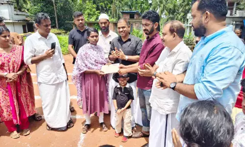 ഹാദിയെ തിരികെത്തന്ന ആരവിനും അമ്മക്കും കുടുംബത്തിന്റെ ഓണസമ്മാനം