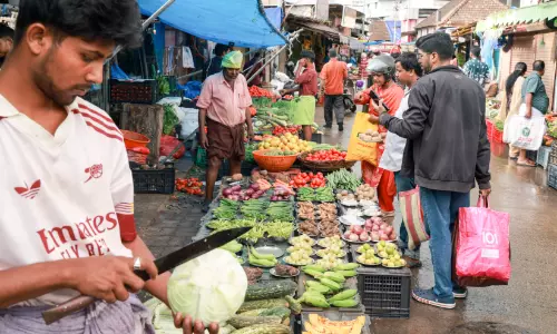 നാടെങ്ങും ഓണലഹരി; നാളെ ഉത്രാടപ്പാച്ചിൽ