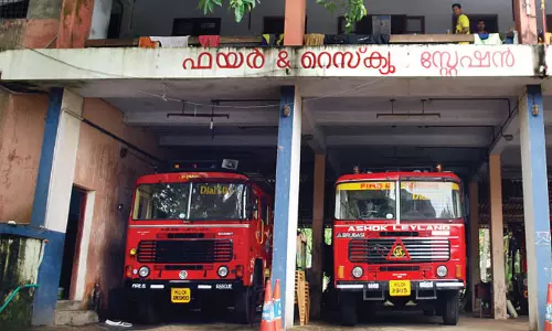 കുളത്തൂപ്പുഴയില് അഗ്നിരക്ഷാ കേന്ദ്രം വേണമെന്ന ആവശ്യം ശക്തം കുളത്തൂപ്പുഴയില് അഗ്നിരക്ഷാ കേന്ദ്രം വേണമെന്ന ആവശ്യം ശക്തം