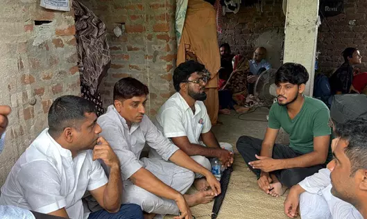 ‘ഫാഷിസ്റ്റുകൾ അരുംകൊല നടത്തിയ മനുഷ്യന്റെ വീട്ടിൽ നിന്ന് ആദ്യമായിട്ടാണ് ആവേശത്തോടെ മടങ്ങുന്നത്....’ ‘ഫാഷിസ്റ്റുകൾ അരുംകൊല നടത്തിയ മനുഷ്യന്റെ വീട്ടിൽ നിന്ന് ആദ്യമായിട്ടാണ് ആവേശത്തോടെ മടങ്ങുന്നത്....’