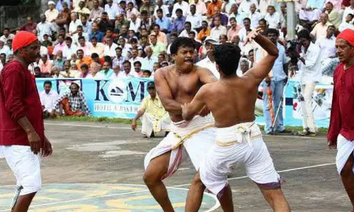 ഓണക്കാലം; ഇടവേളക്ക് ശേഷം കുന്നംകുളത്ത് ഓണത്തല്ല് അരങ്ങേറുന്നു