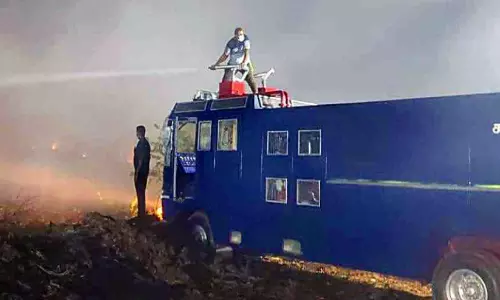 വെള്ളാലൂർ മാലിന്യക്കൂമ്പാരത്തിൽ വൻ അഗ്നിബാധ; അണക്കാൻ ശ്രമം തുടരുന്നു